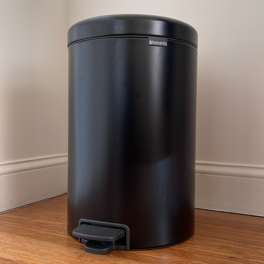Brabantia 5.3 gallon Trash Can